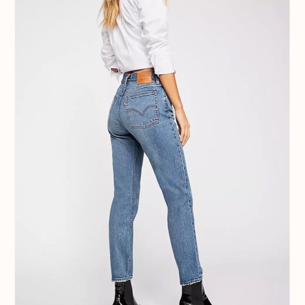 Levi jeans wedgie (size 27)